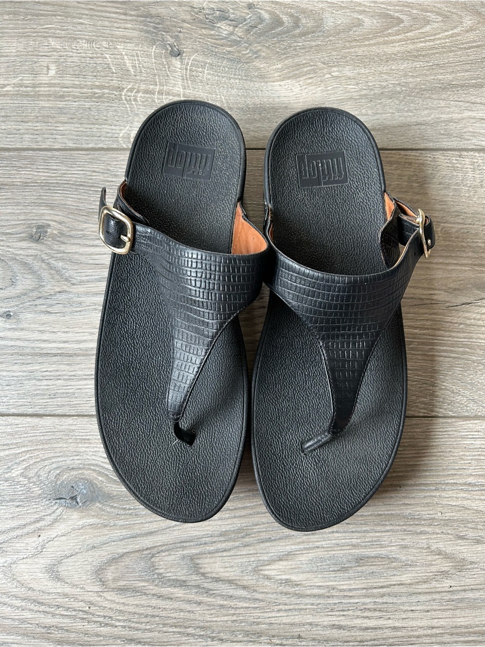 Fitflop "The Skinny"  Black croc embossed thong sandals Size 9
